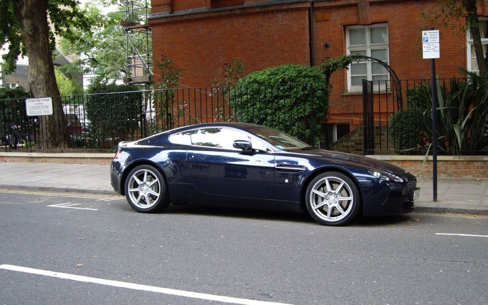 Aston Martin V8 Vantage 4.3